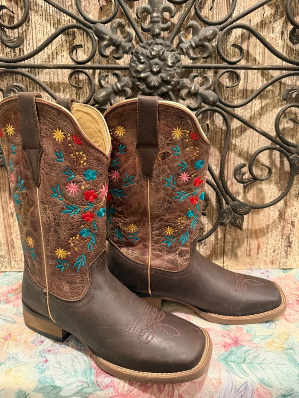 Forastero Cowboy Boots Brown size 10 eastern  Floral